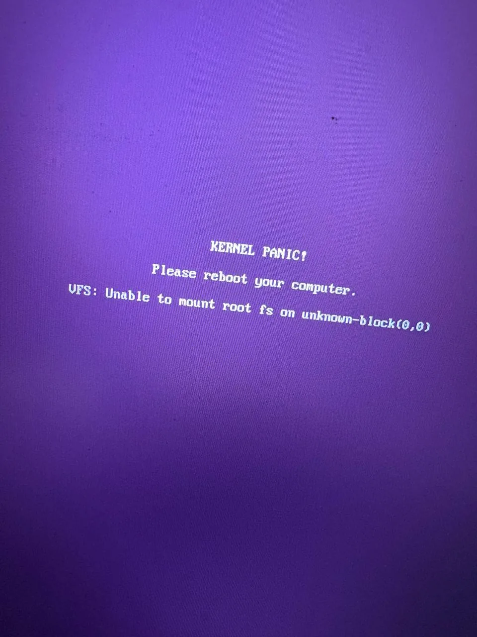 Ubuntu kernel panic screen showing VFS unable to mount root fs on unknown-block(0,0)